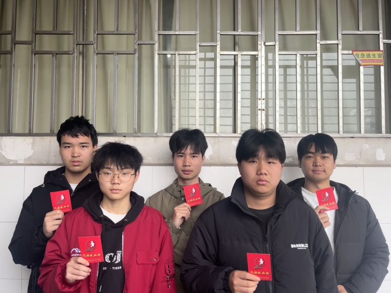 （前）杨俊曦、曹杨飞 （后）何周旺、江炜、贺尧.jpg