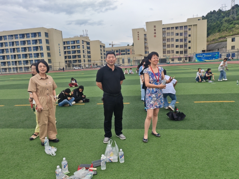 胡强书记到场观摩指导.jpg