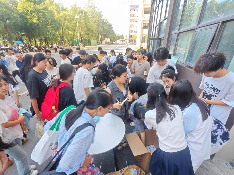 发放宣传资料 (3).jpg