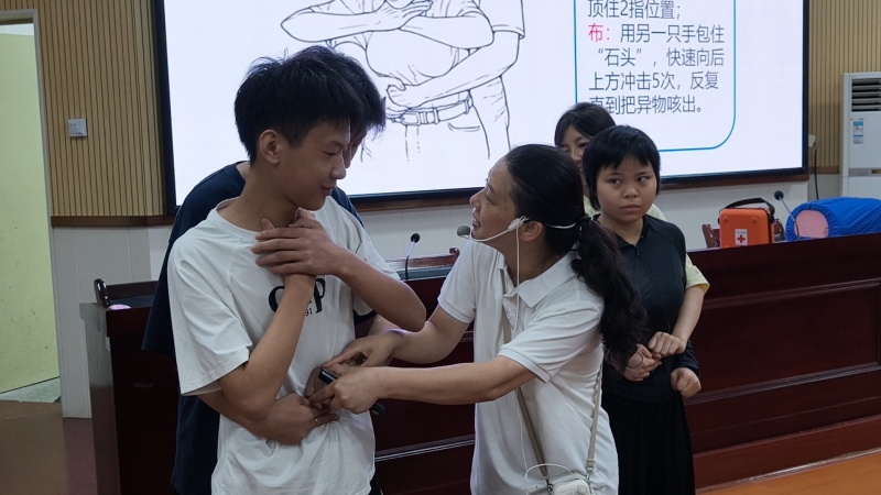 气道异物梗阻急救 (2).jpg