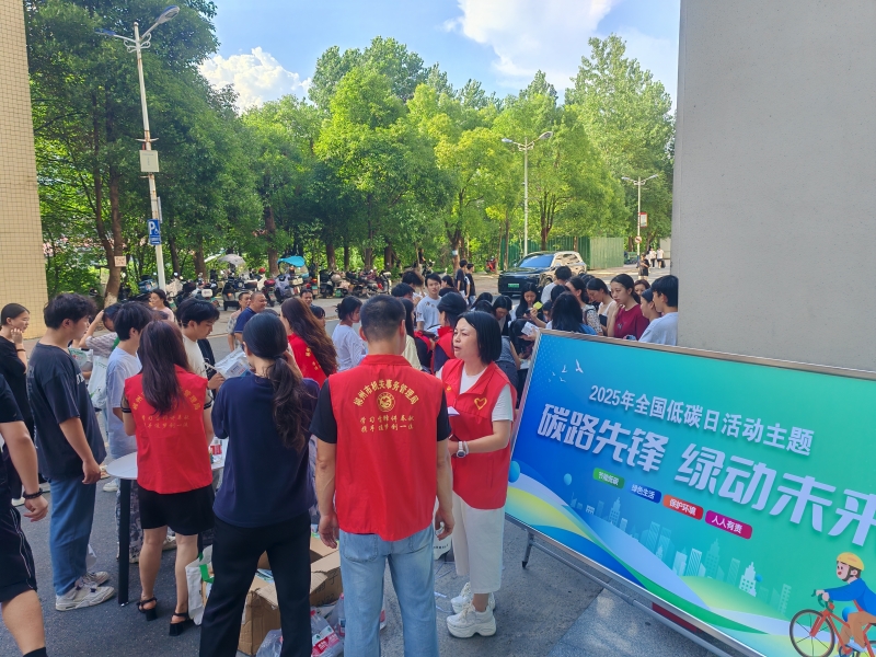 发放宣传资料 (2).jpg