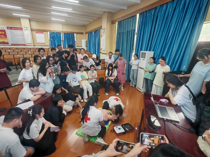 心肺复苏 (2).jpg